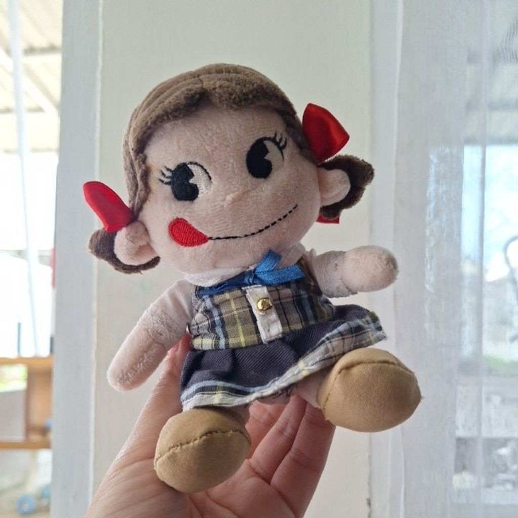 Boneka kecil Peko brand fujiya