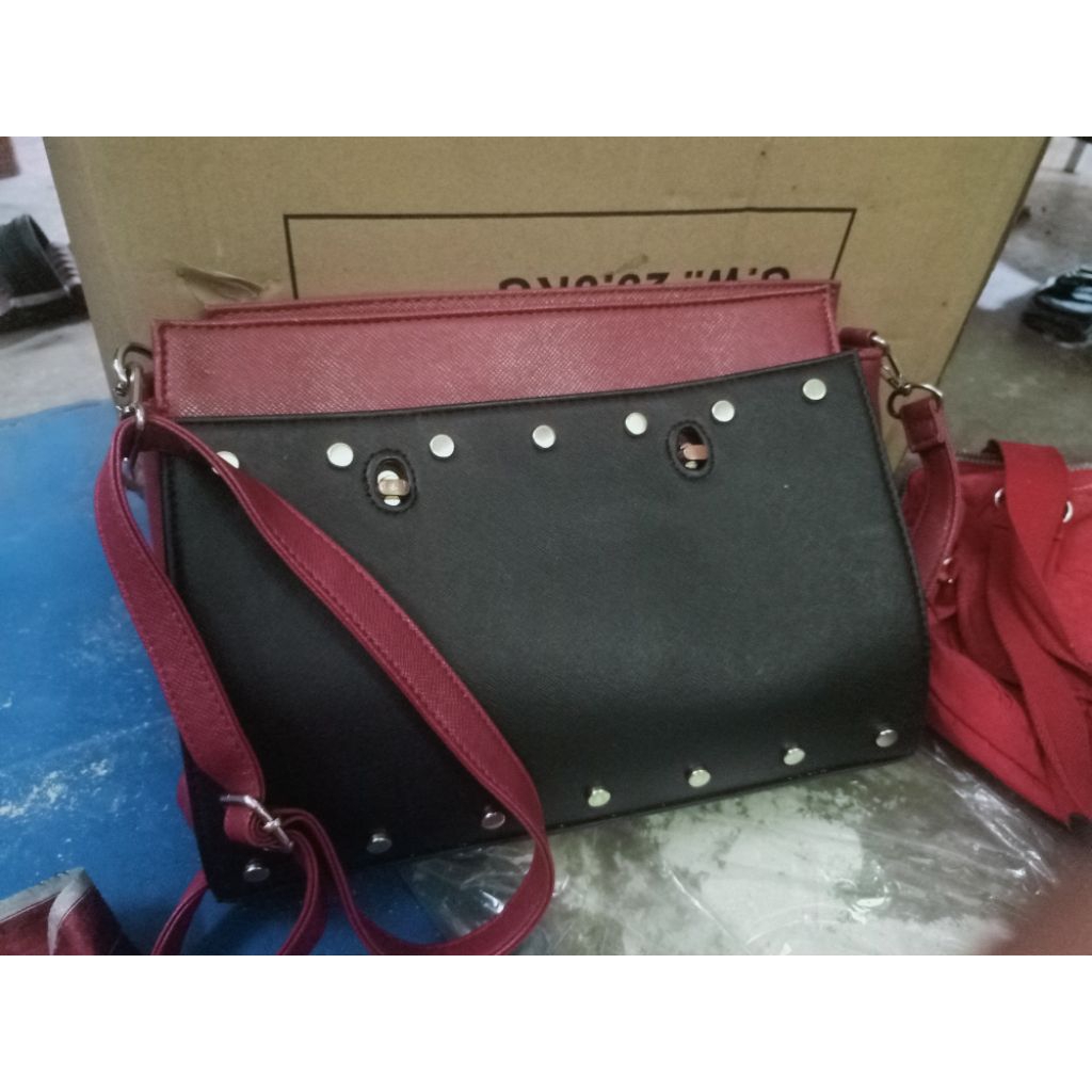 tas wanita second branded original . Murah .