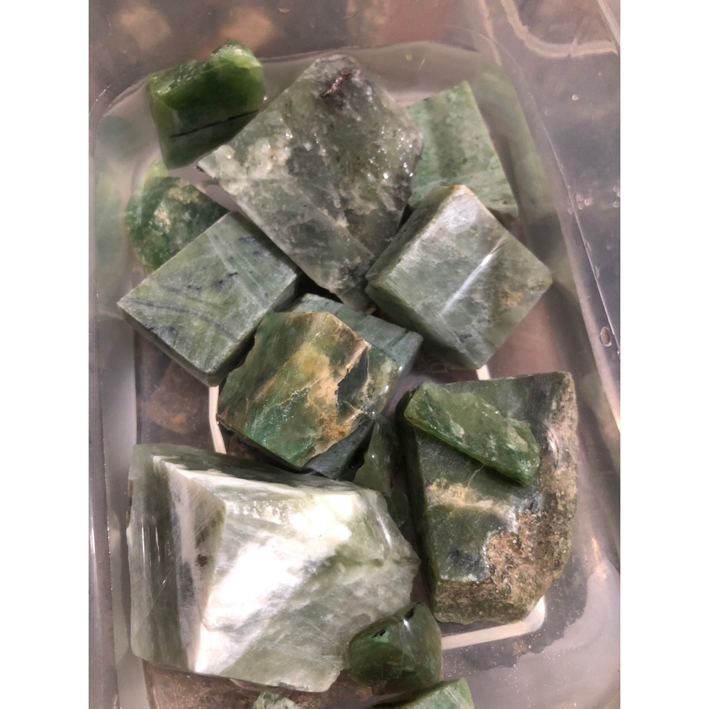 SUPER BAHAN BATU SUNGAI DAREH ASLI / IDOCRASE BONGKAHAN BESAR MURAH KOLEKSI CINCIN LIONTIN