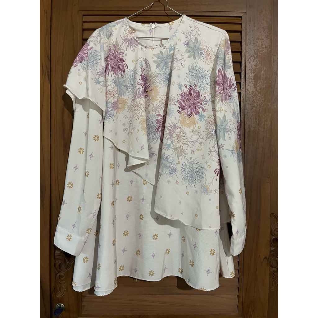 Wearing Klamby Dahayu Blouse