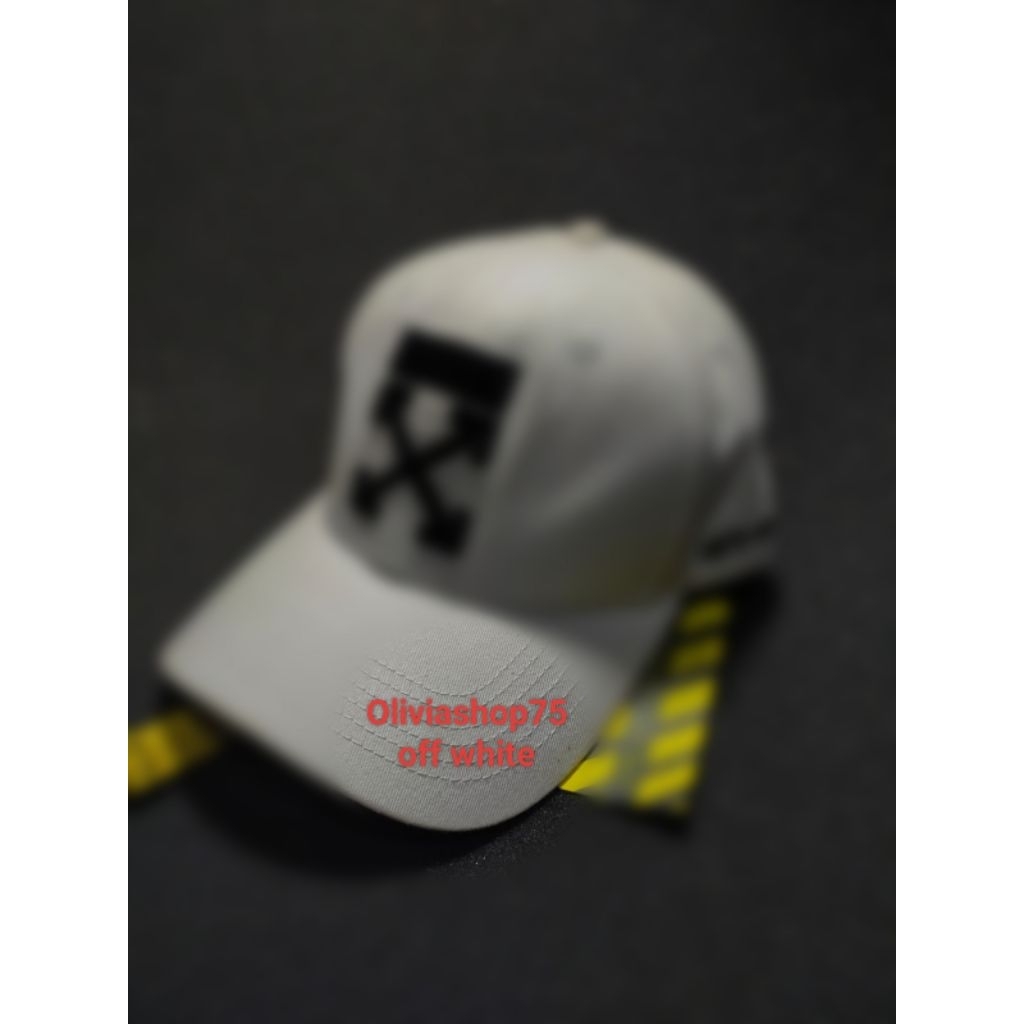 Topi putih baseball pria