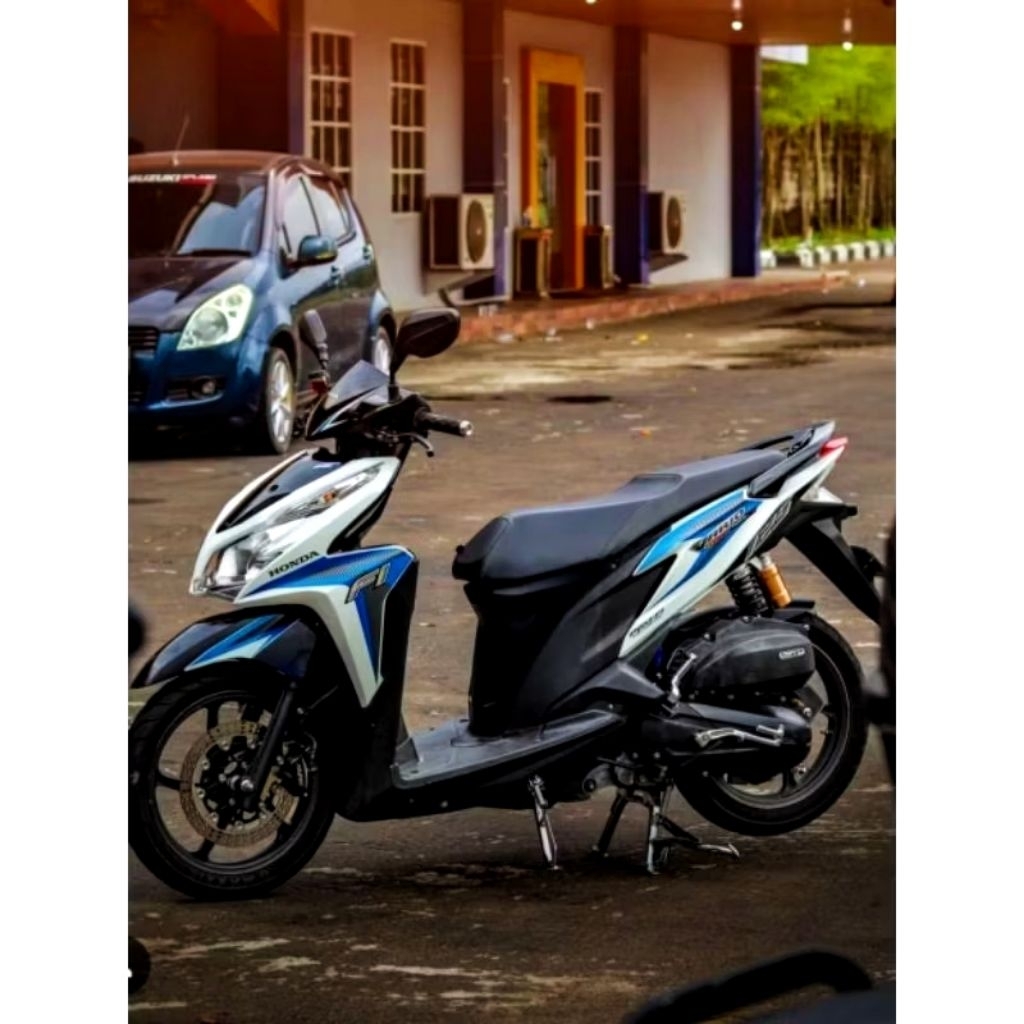 STRIPING LIS STICKER HONDA VARIO TECHNO 125 2013 PUTIH BIRU STIKER VARIO TECHNO 125 HELM IN PUTIH BI