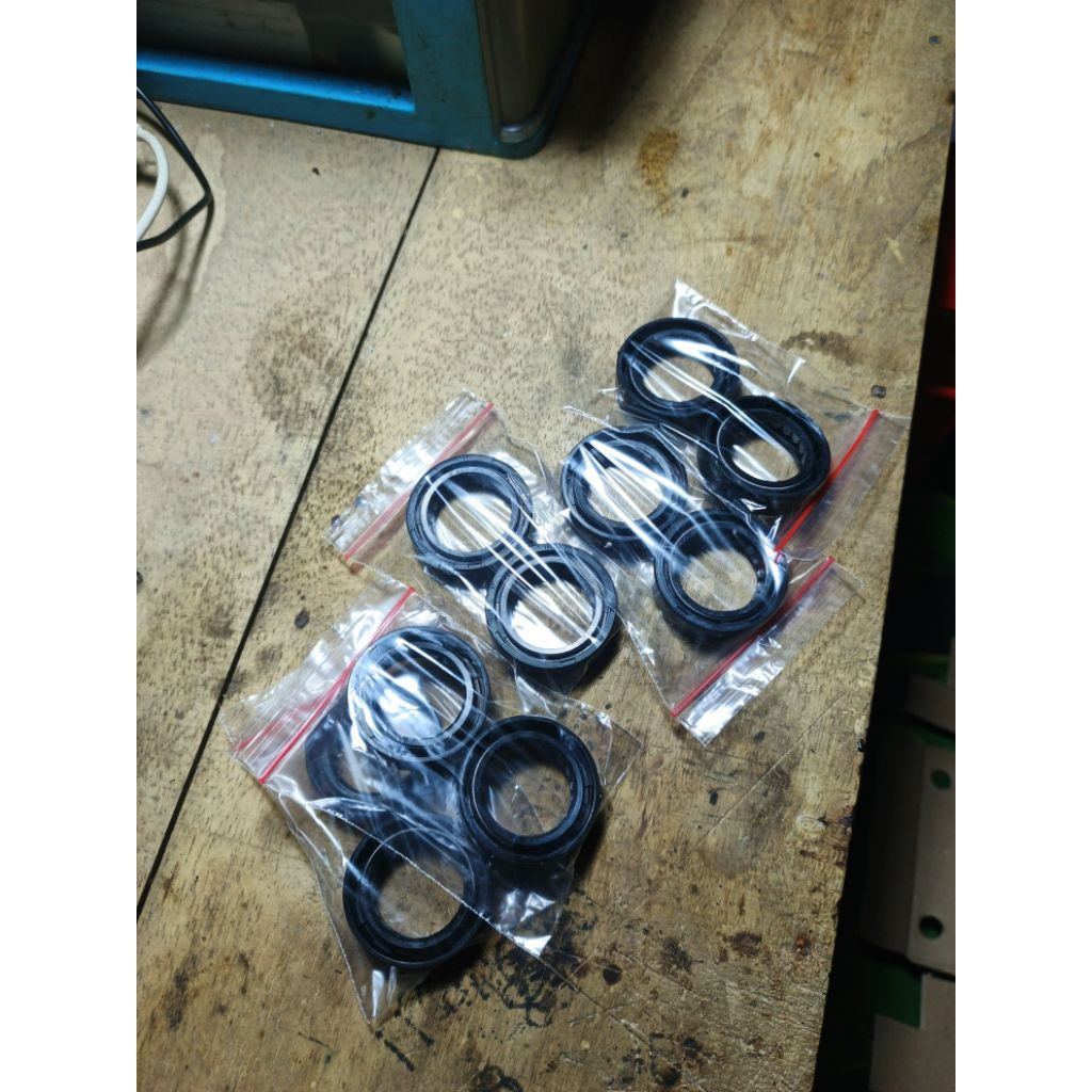 SEAL SHOCK DEPAN SUZUKI A100,econos,xsuper,A10 spesial, A9 spesial