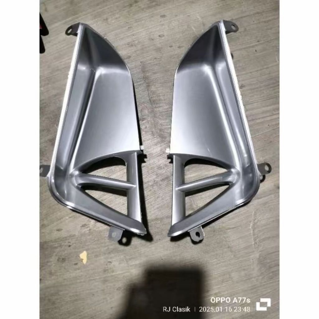 Cover Laci Supra x 125 new Batman sambung sayap dalam Supra x 125 new Batman warna silver