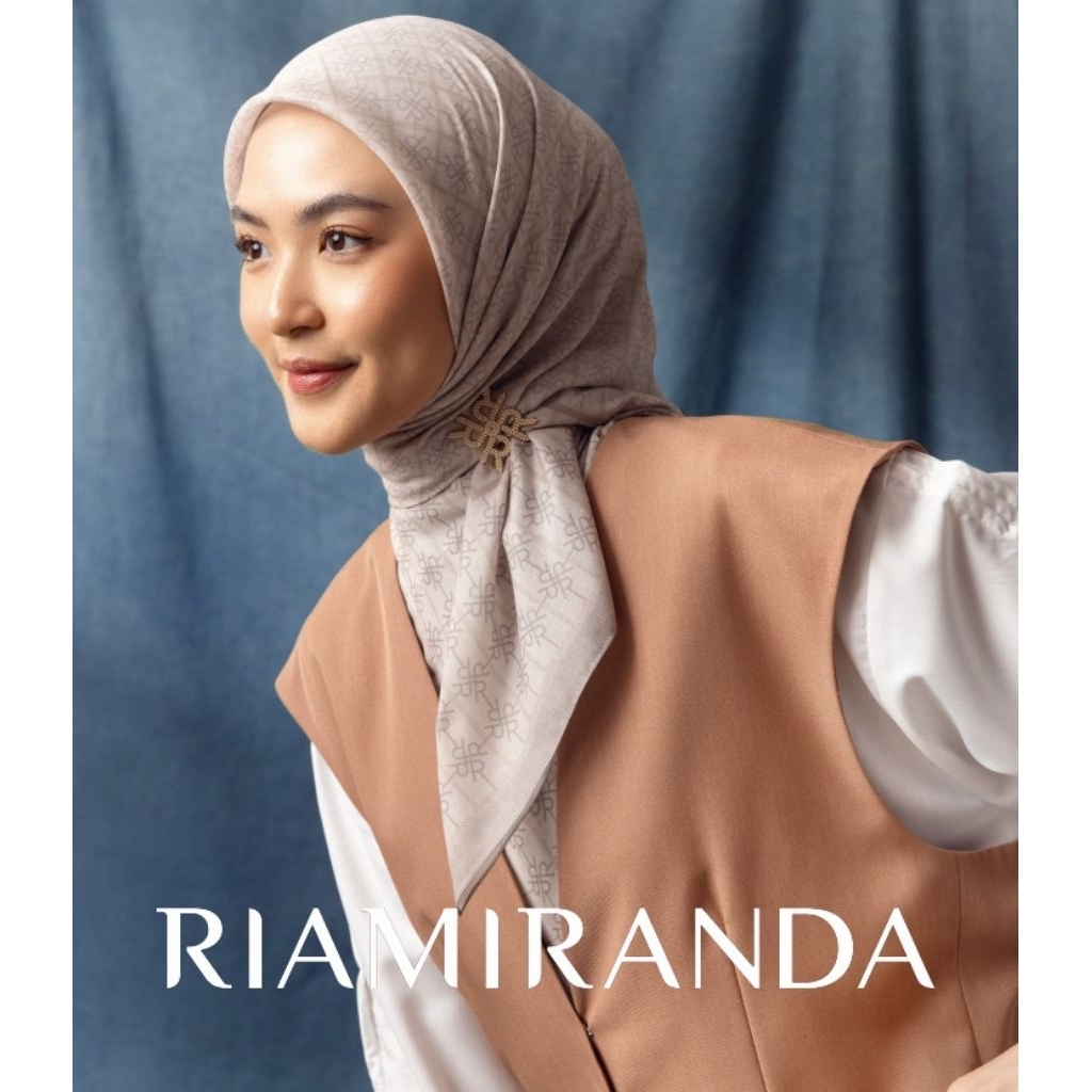 SORAYA MONOGRAM SCARF Riamiranda