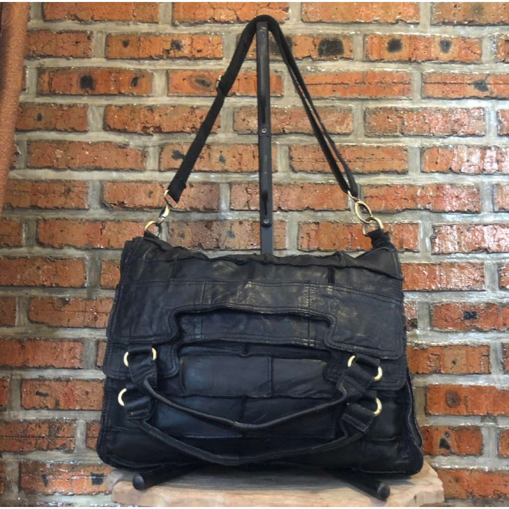 TAS SELEMPANG WANITA  SLING BAG HITAM KULIT ASLI PRELOVED