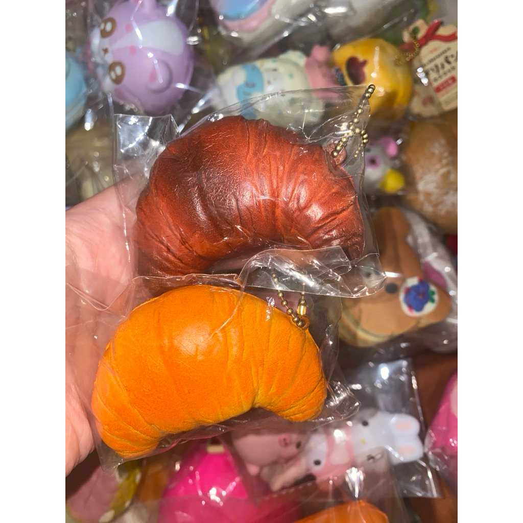 

pesanan croissan strawberry