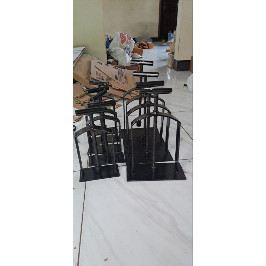 press kuvet gigi besar kecil