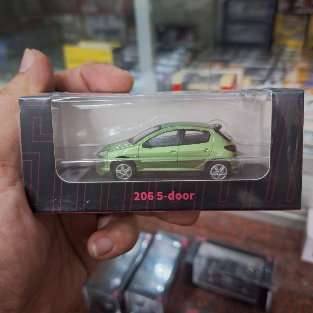 Shadow Diecast Model Skala 64 Peugeot 206 Gold