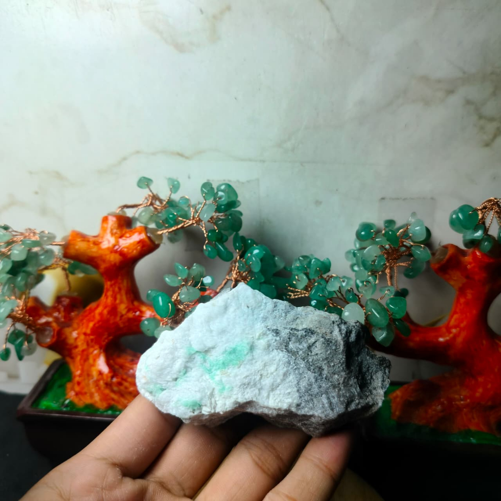 Natural Emerald Rough / Raw Stone (1)