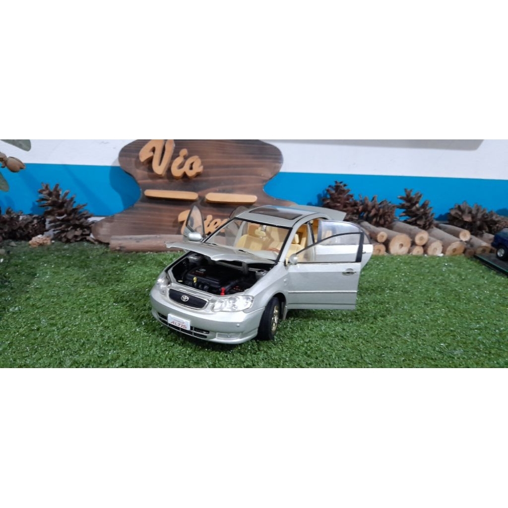 Diecast Miniatur Toyota Corolla Altis 2002 skala 1:18