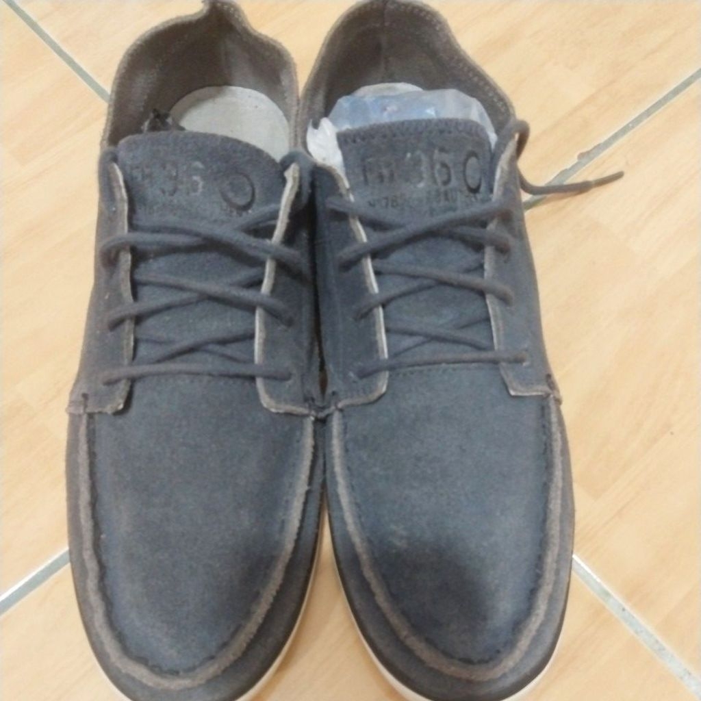 sepatu second branded