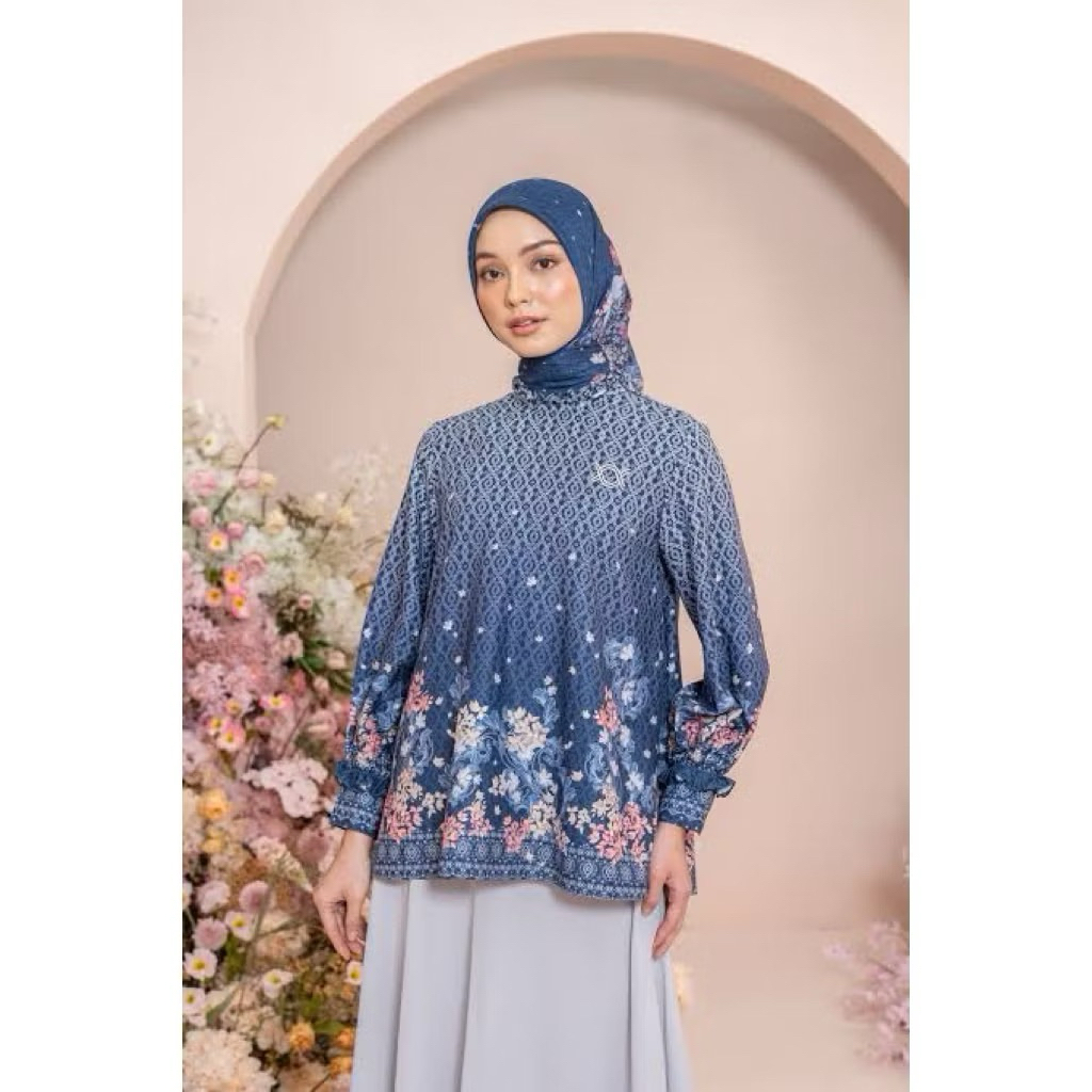 Preloved rissa klamby blouse size M (navy)