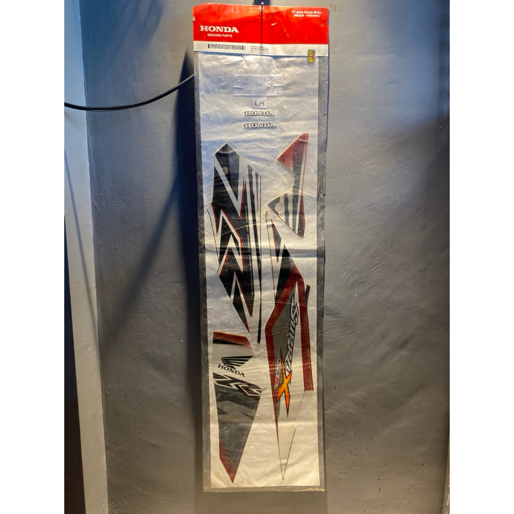 871X0 KYL 690ZCL STRIPPING STICKER HONDA SUPRA X 125 R NEW BATMAN SPAK RUJI JARI2 HITAM PUTIH SILVER
