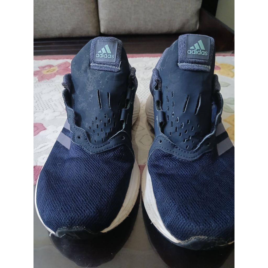 Sepatu Lari ADIDAS