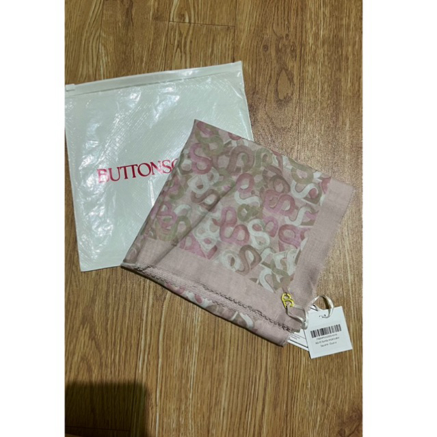 buttonscarves As Is / Samla Buttonscarves / Embossed Buttonscarves