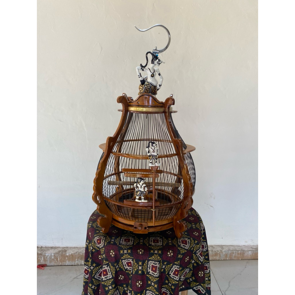 Sangkar perkutut ukir motif wayang gareng