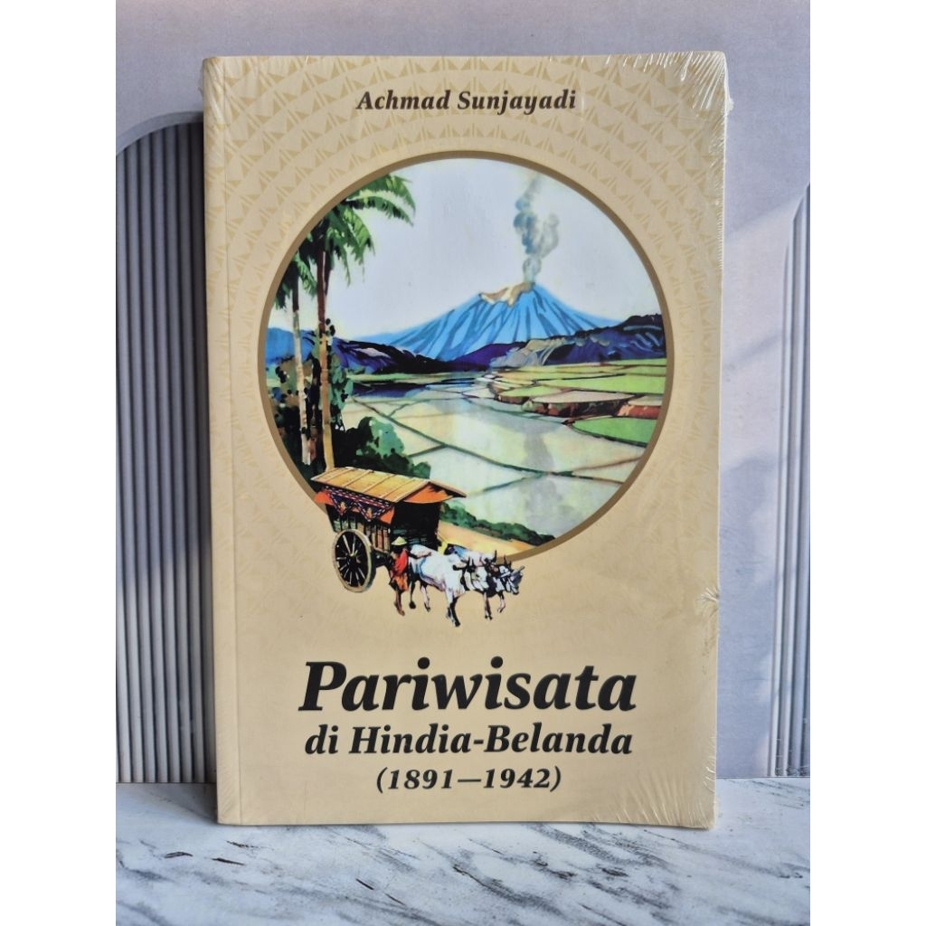 Buku Pariwisata di Hindia - Belanda ( 1891 - 1942 ) oleh Achmad Sunjayadi ORI
