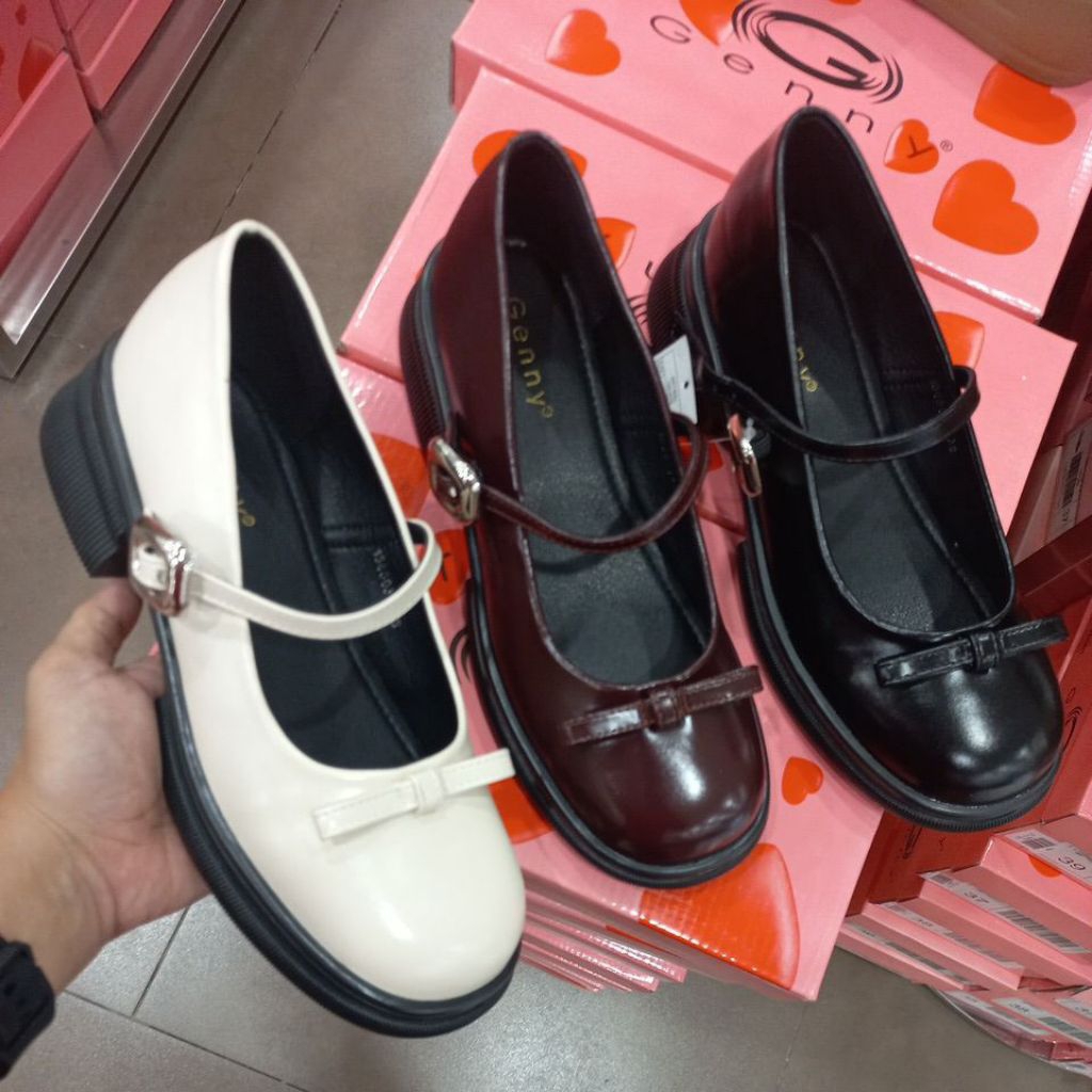 SEPATU DOCMART WANITA MERK GENNY