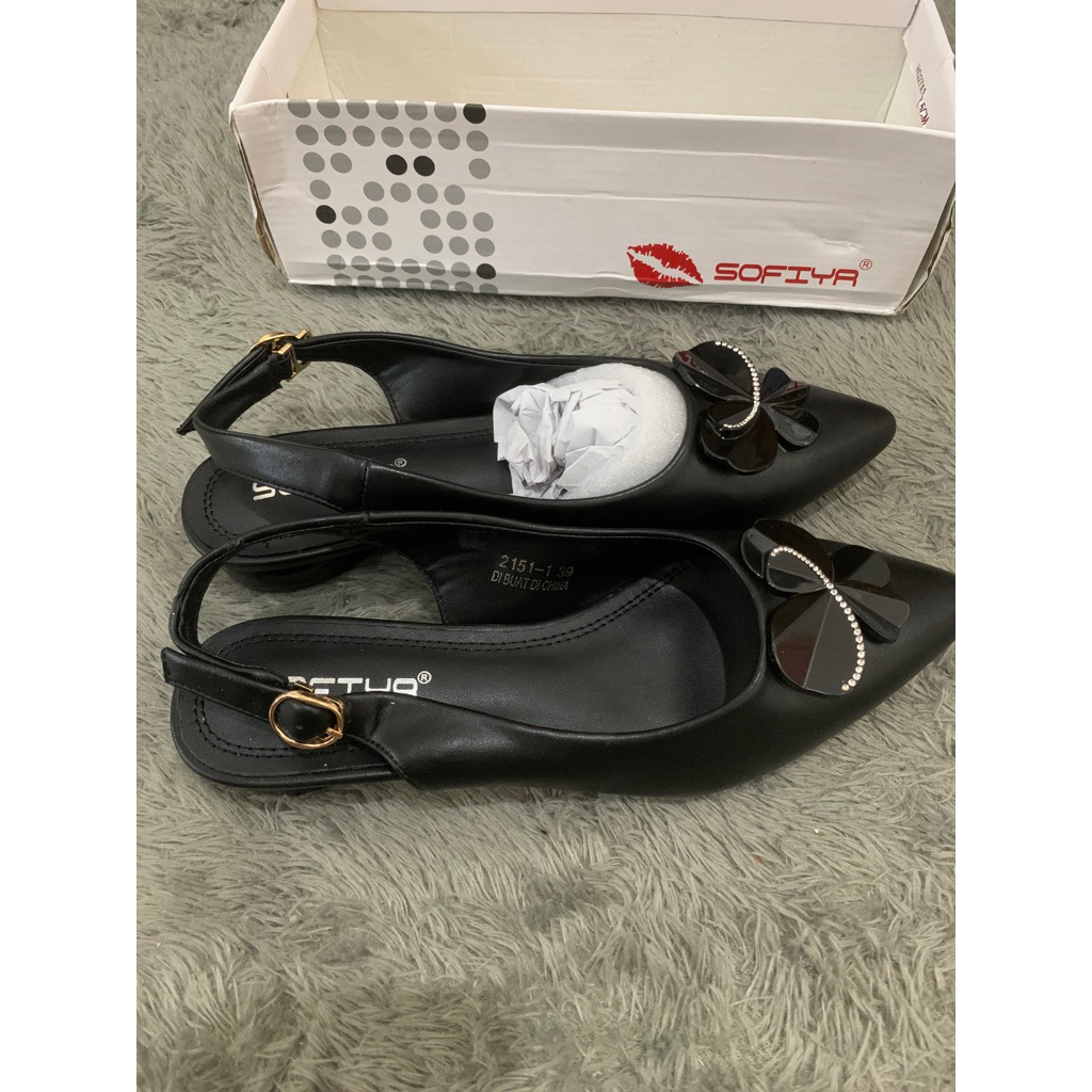 Sofiya Bustong Hitam