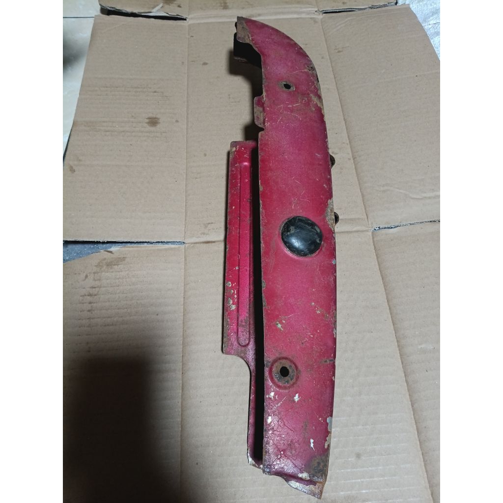 katengkas tutup rantai Bawah Honda C70 C50 C700 C800 original