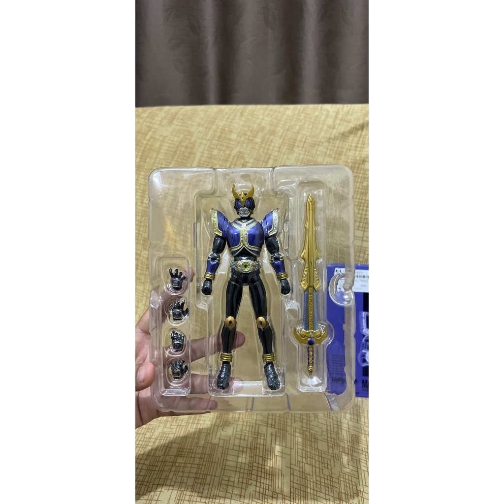 shf rising titan kuuga