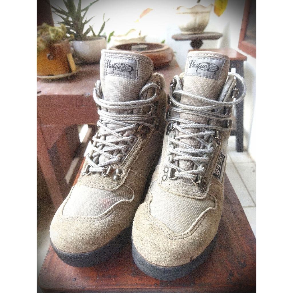 sepatu outdoor hiking seken brand Vasque sz 39
