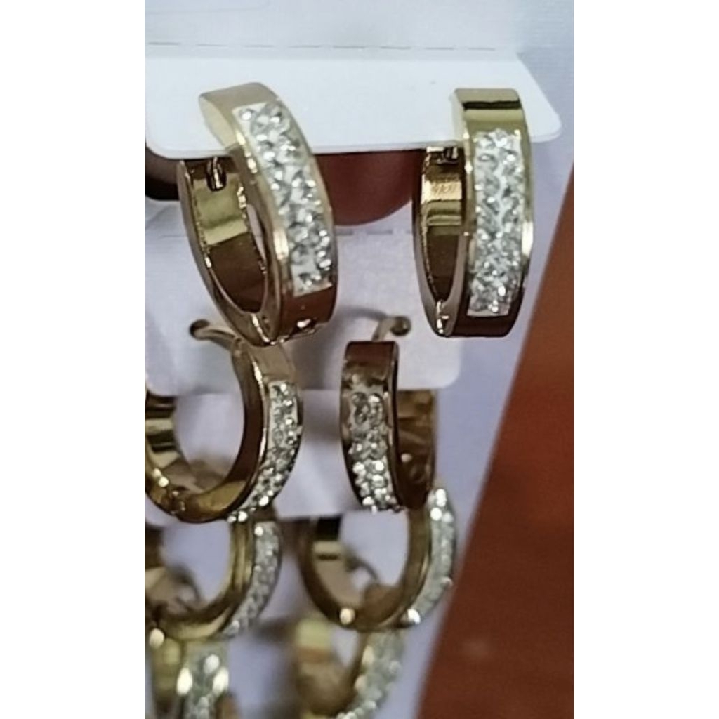 Anting Anting Titanium warna Gold mata Putih