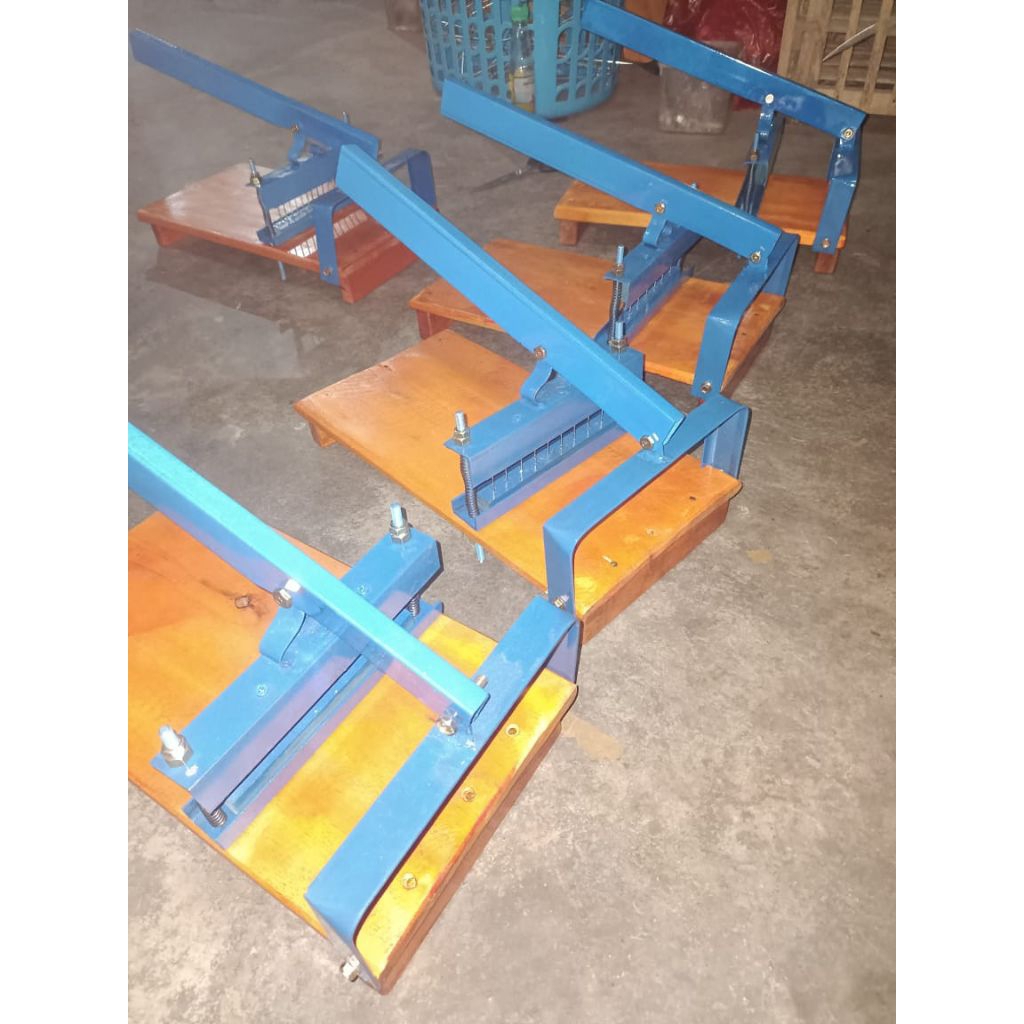 Alat cucrukan pelubang plastik tempe manual