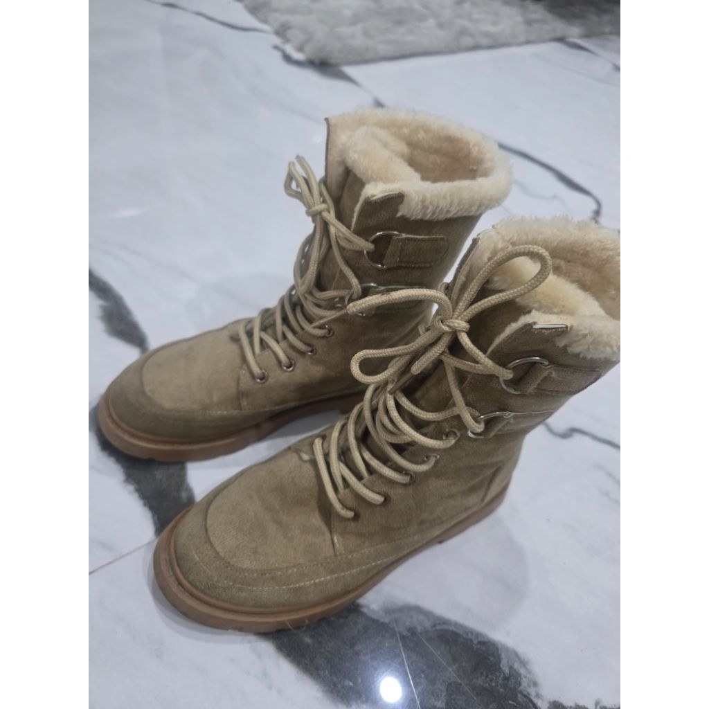 Sepatu booth for winter wanita sz 35 tapak 26 cm insole 23 cm  [preloved]