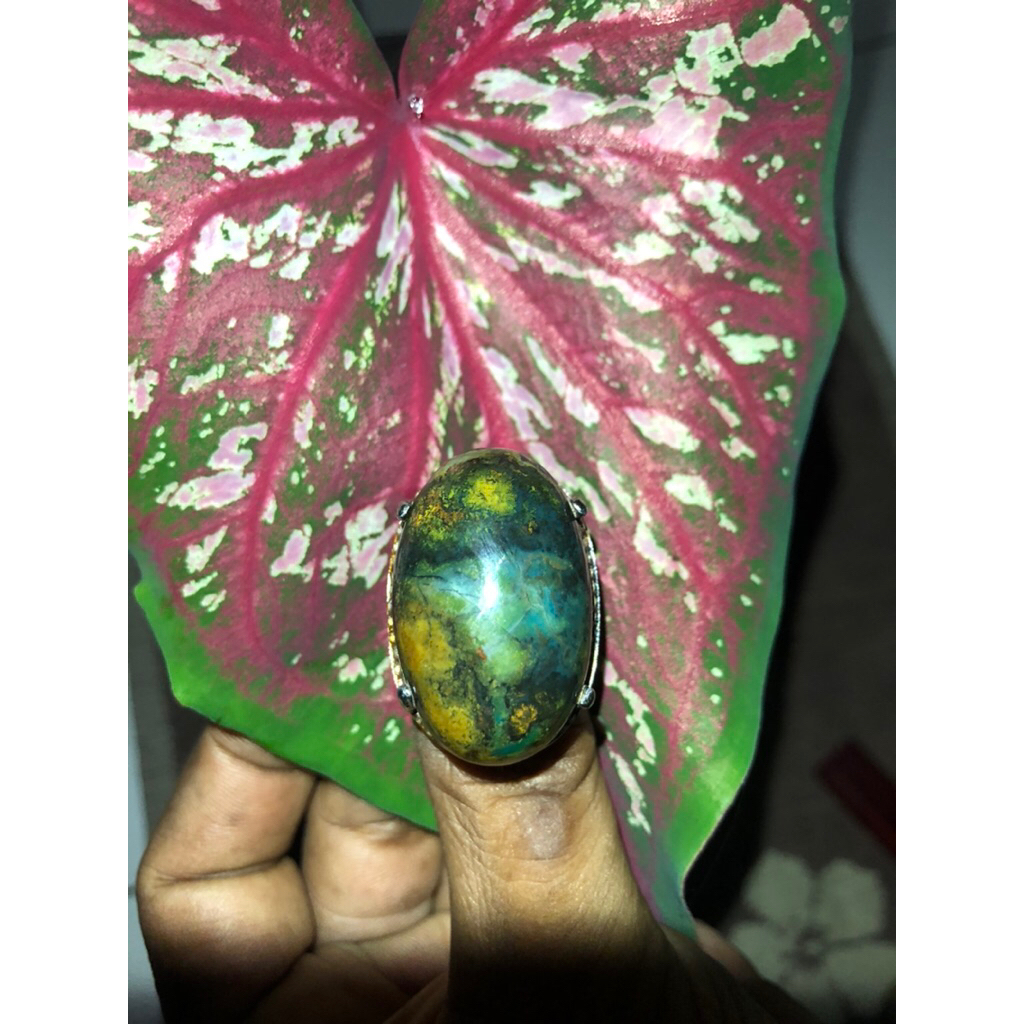 Batu Bacan Kembang Kristal
