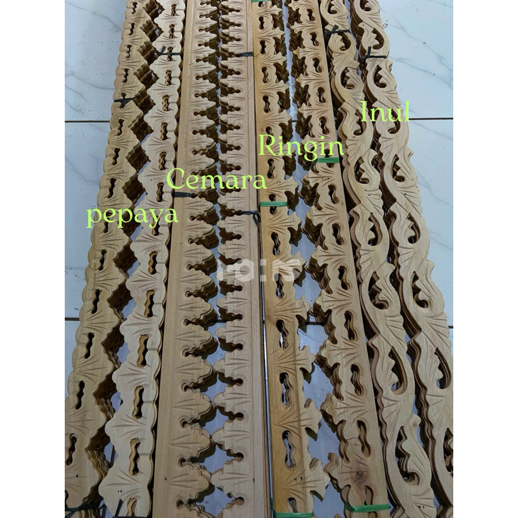 Lis ornamen ukir tempel