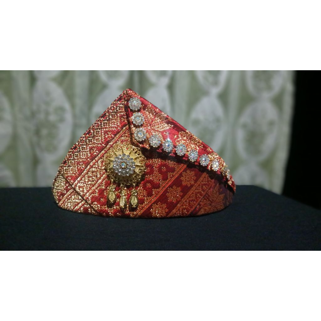 Tanjak pengantin melayu songket tenun