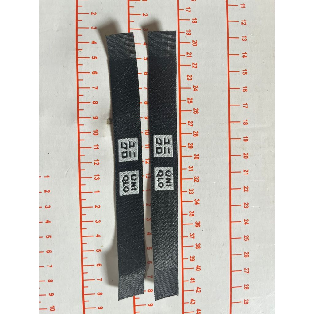 TAG LABEL WOVEN RAJUT UNIQLO SUPER PREMIUM