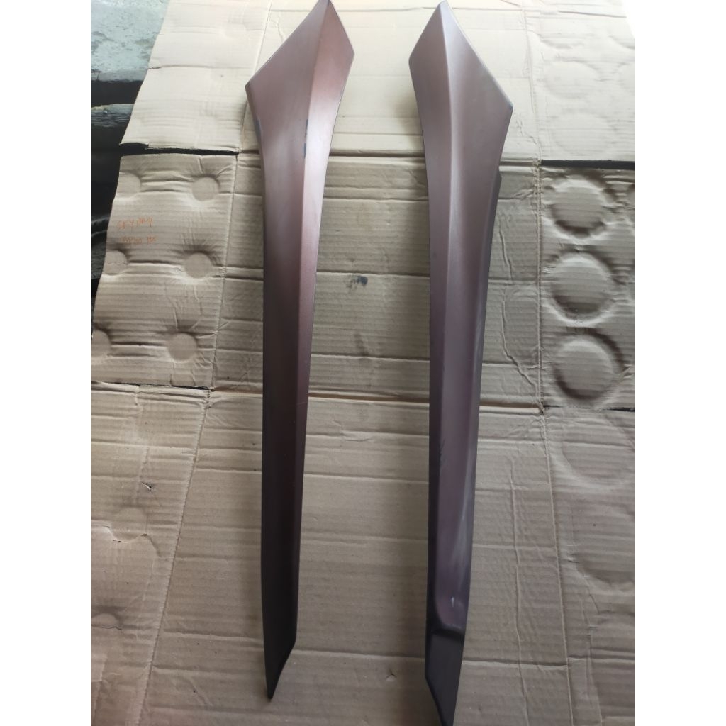 Mole side cover bodiy sepasang Yamaha X-Max original copotan B74-F171L-00
