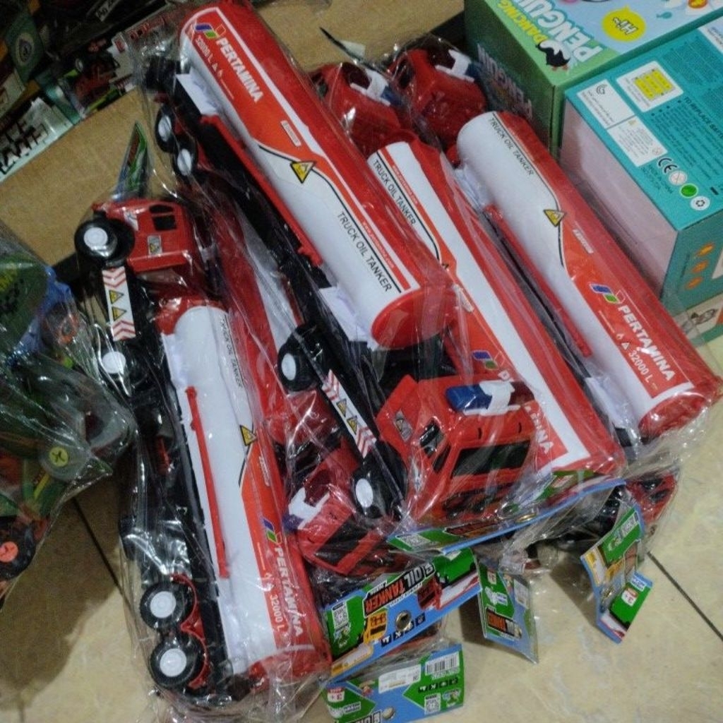 oketoys mainan mobil truk tangki tank truck tanki pertamina car oil tanker