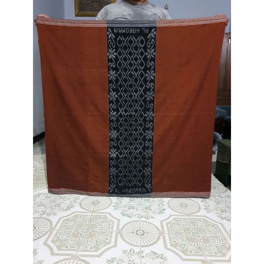 sarung tenun goyor merah bata baru