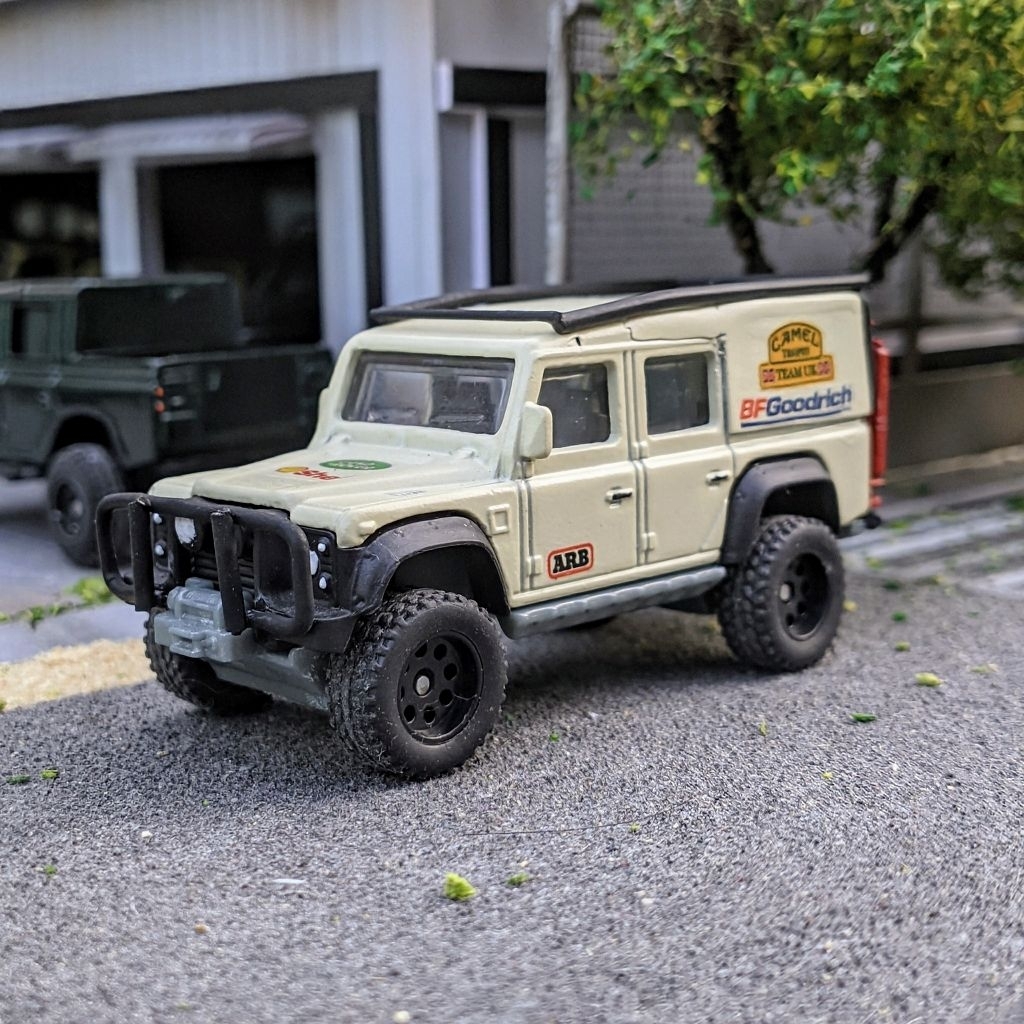 Hot Wheels 1/64 Land Rover Camel Thropy Overlanding