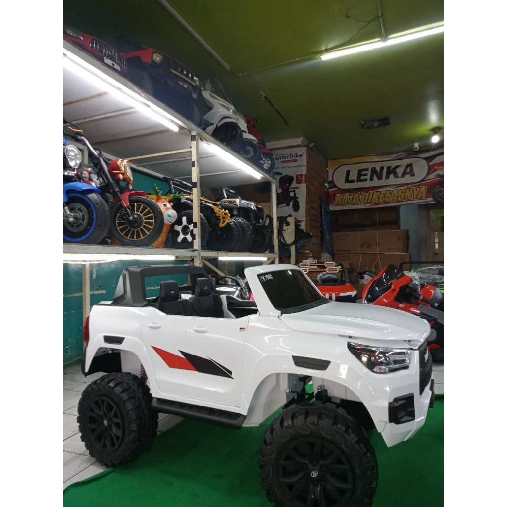Mainan Mobil Aki Toyota Hilux GR Lisenced Jumbo