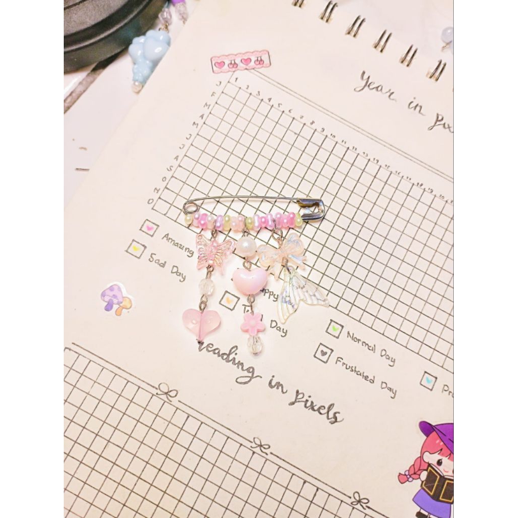 pin peniti manik manik lucu