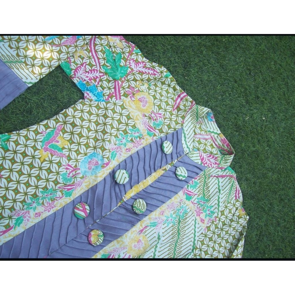 Long Sleeve Modern Batik Blouse / Atasan Blouse Batik Modern Lengan Panjang