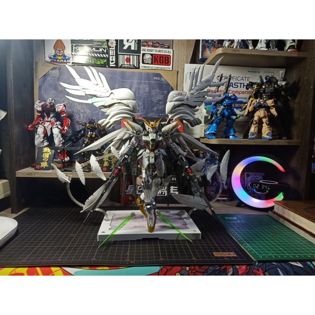 MG 1/100 Gundam Wing Snow White Prelude Supernova