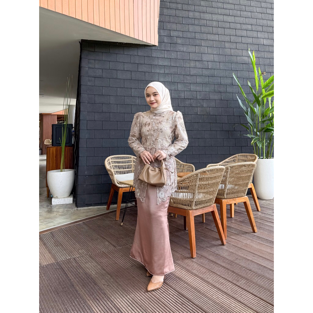 KALUNA SET KEBAYA ONE SET KEBAYA SATIN SILK TILE