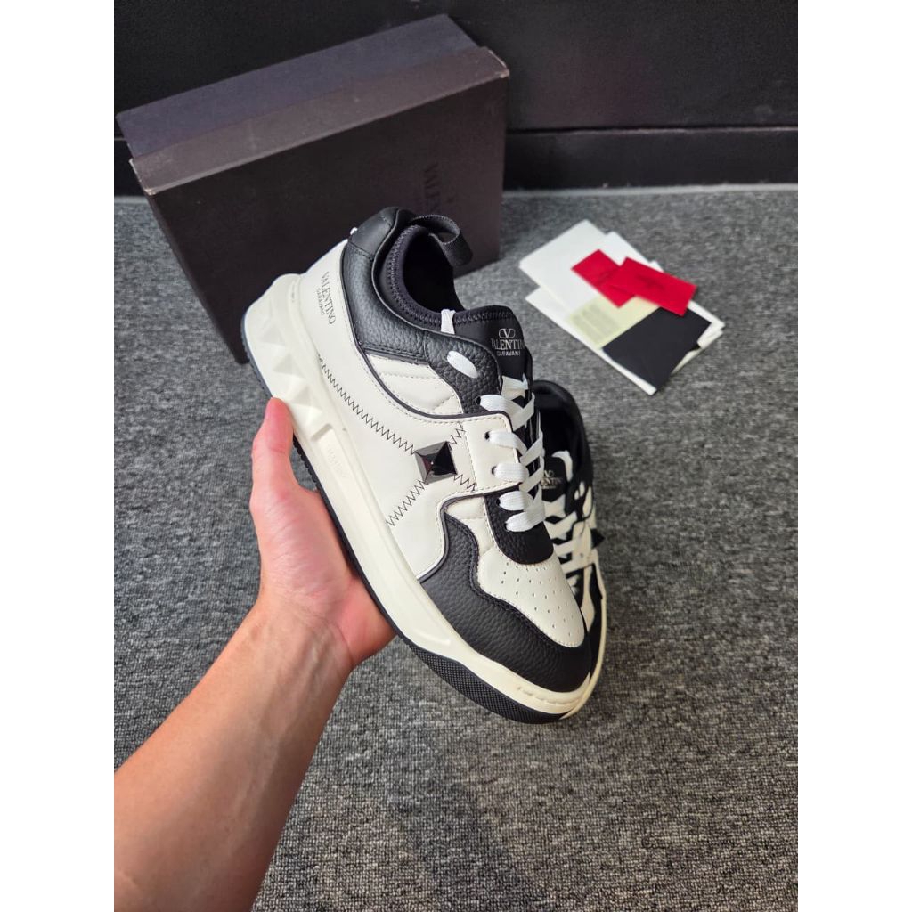 SEPATU SNEAKER PRIA VLTN11136 BRANDED VIP