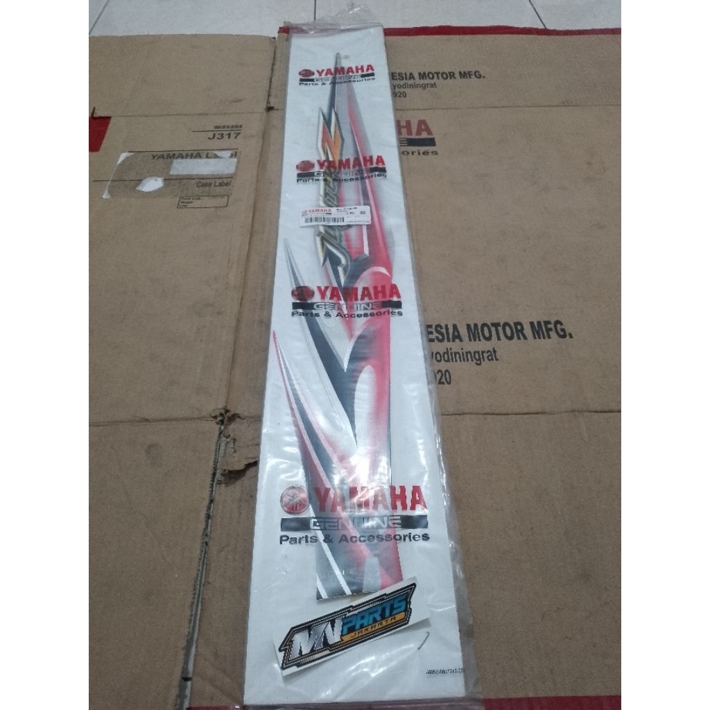 Striping Sticker Body Belakang Kiri Jupiter Z Burhan Maroon Silver 2006 Original YGP