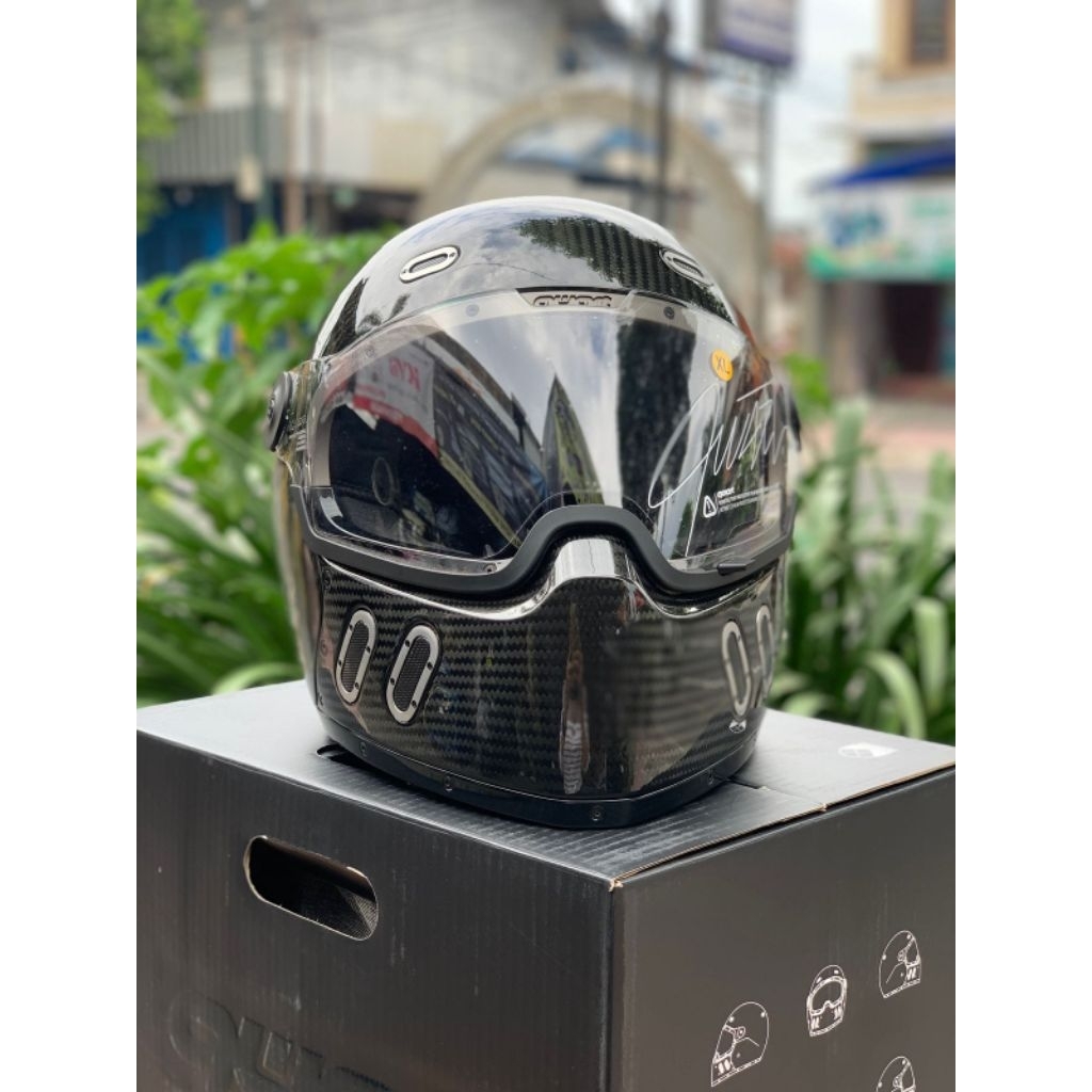 HELM QWART CARBON GLOSS