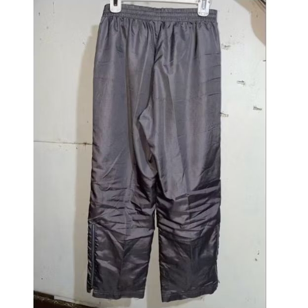 preloved celana training