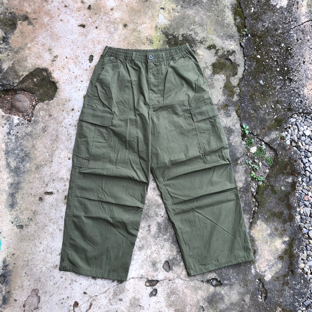 Uniqlo super wide cargo pants ( second/bekas )