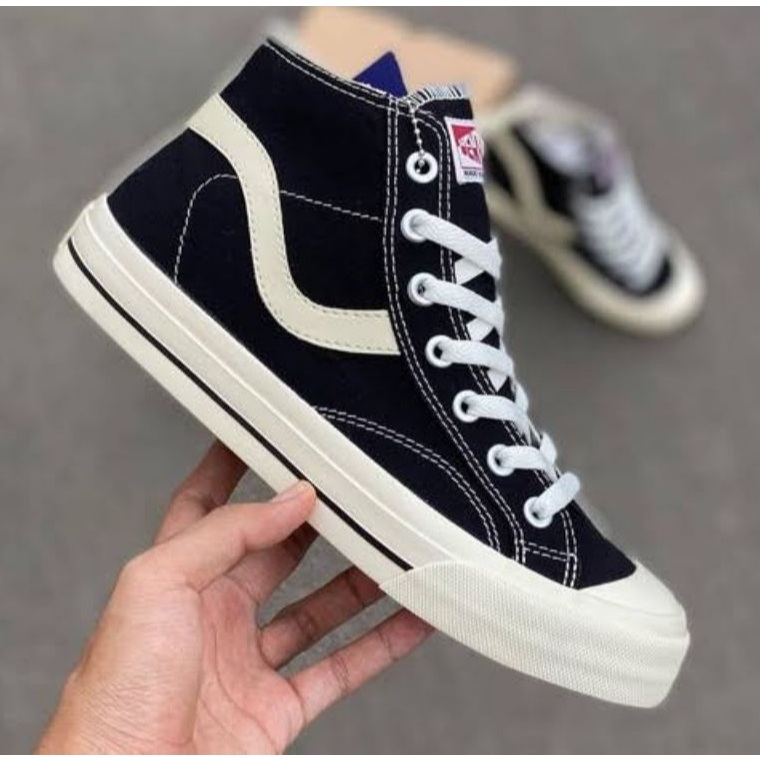 sepatu hitam pria // sepatu sekolah hitam // sepatu sekolah cewek cowok // sepatu hitam