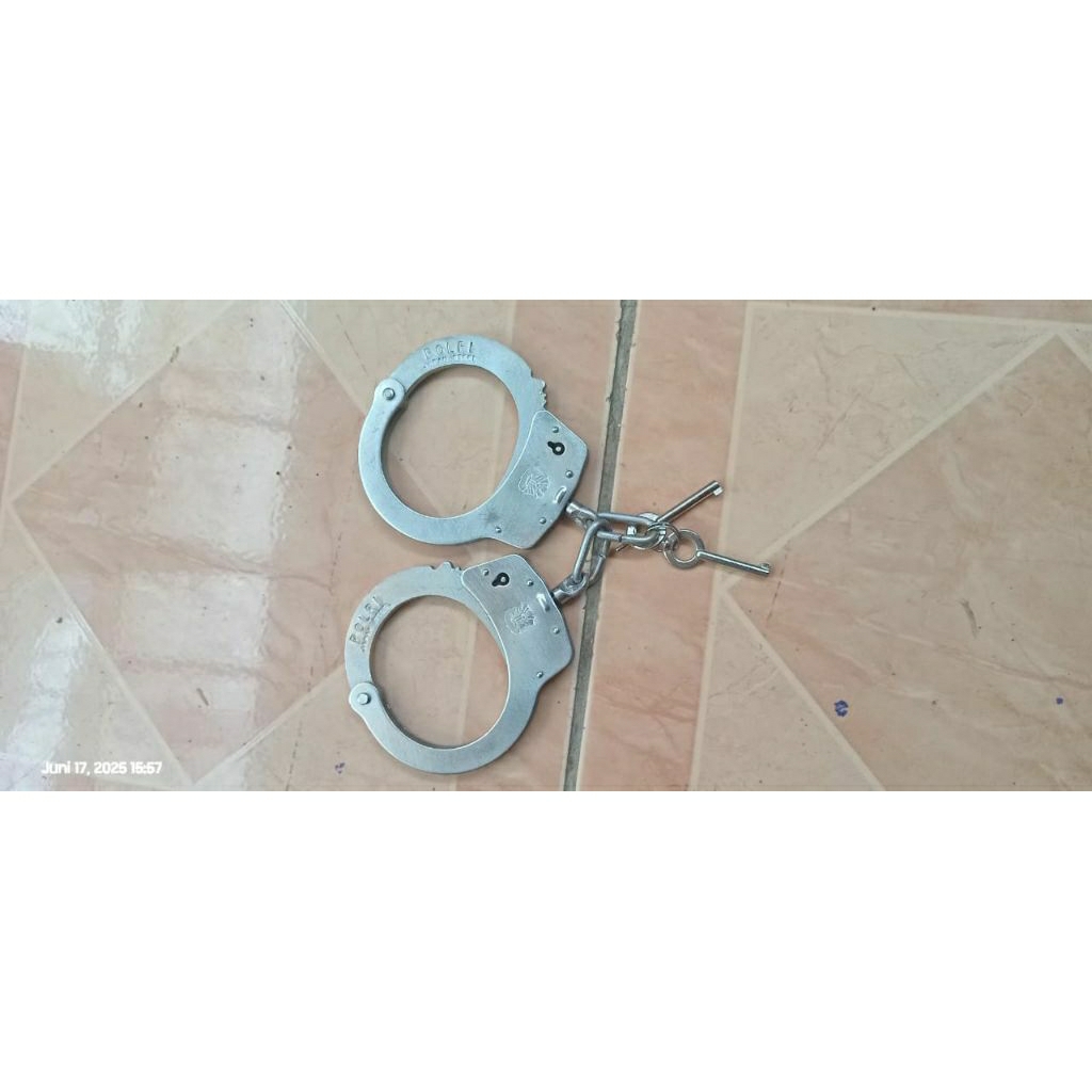 Borgol lokal.borgol tangan polisi borgol tangan satpam
